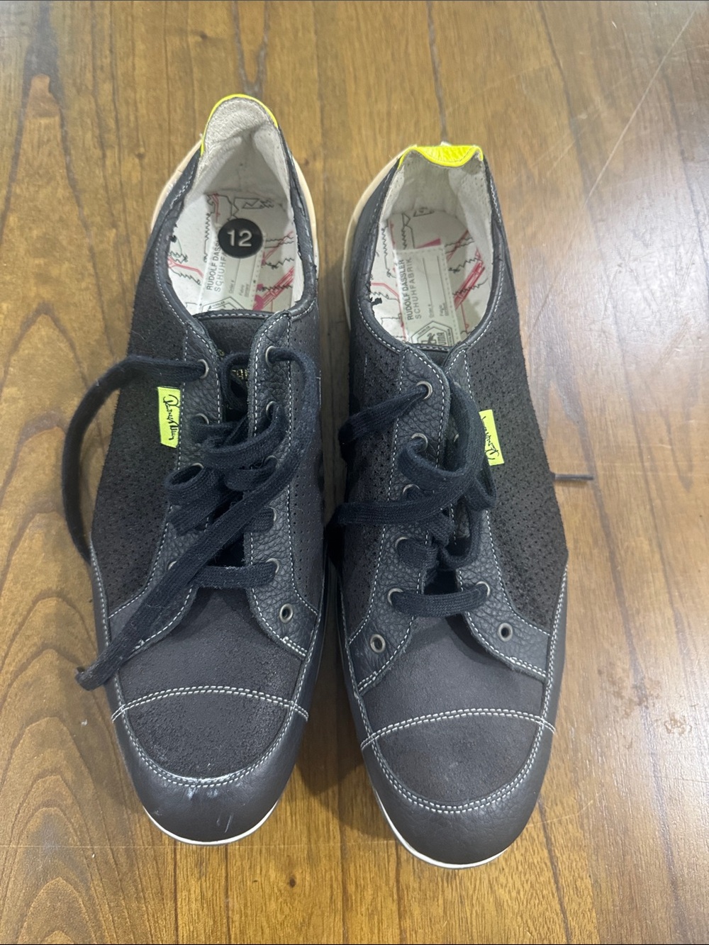 Puma Men's Black Casual Lace-Up Sneakers with Yellow Accent